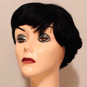 Mannequin head with attached wig